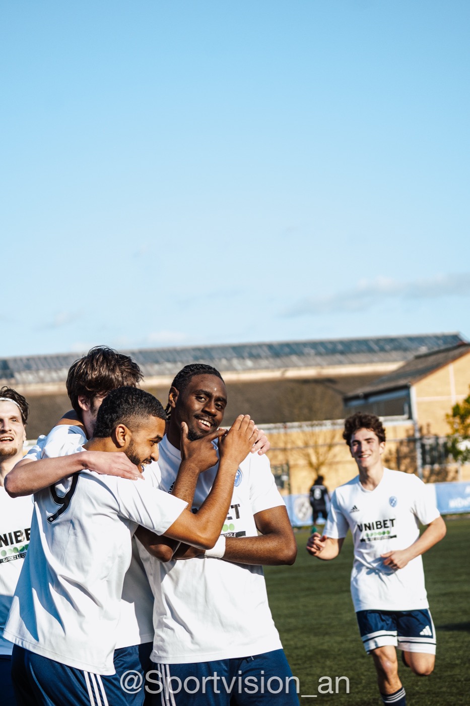 Joueurs de l'ASA Montereau célébrant un but